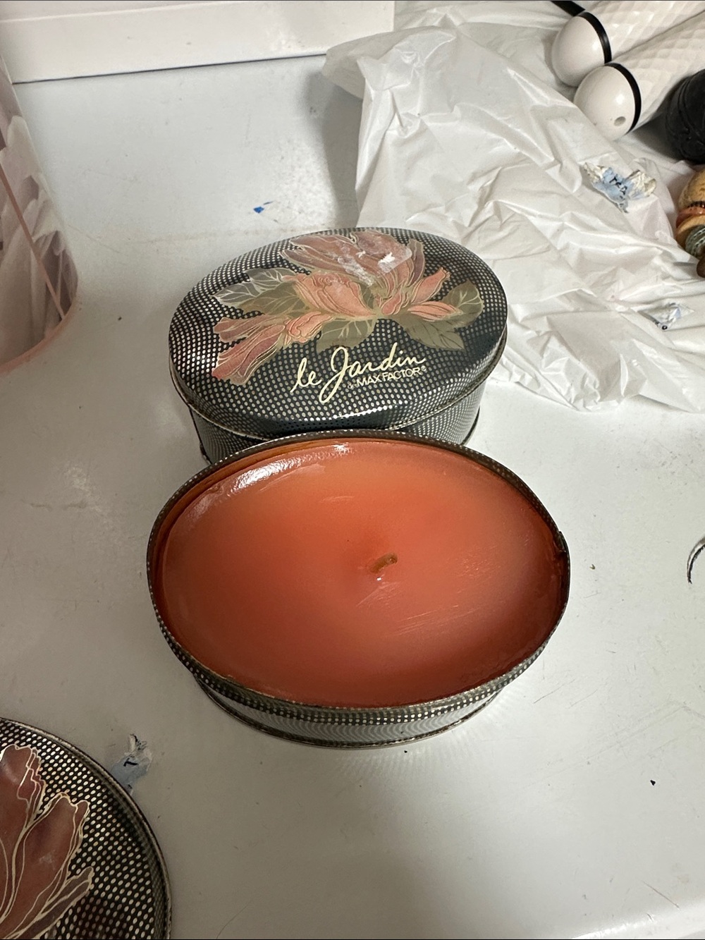 Le Jardin Coral Oval Tin Candle — Coral Scented Home Accent